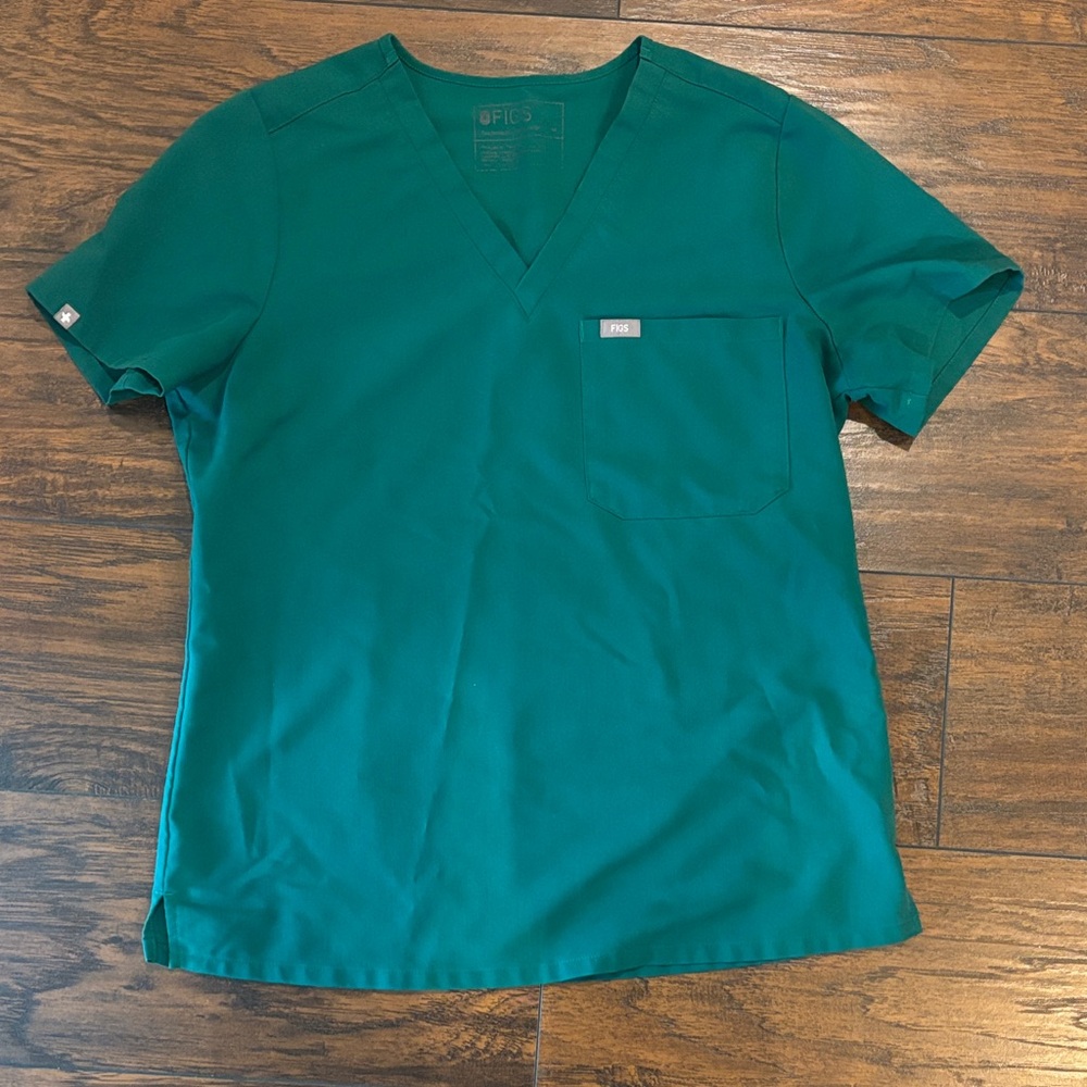 Women’s Hunter Green Catarina Scrub Top Size Medium